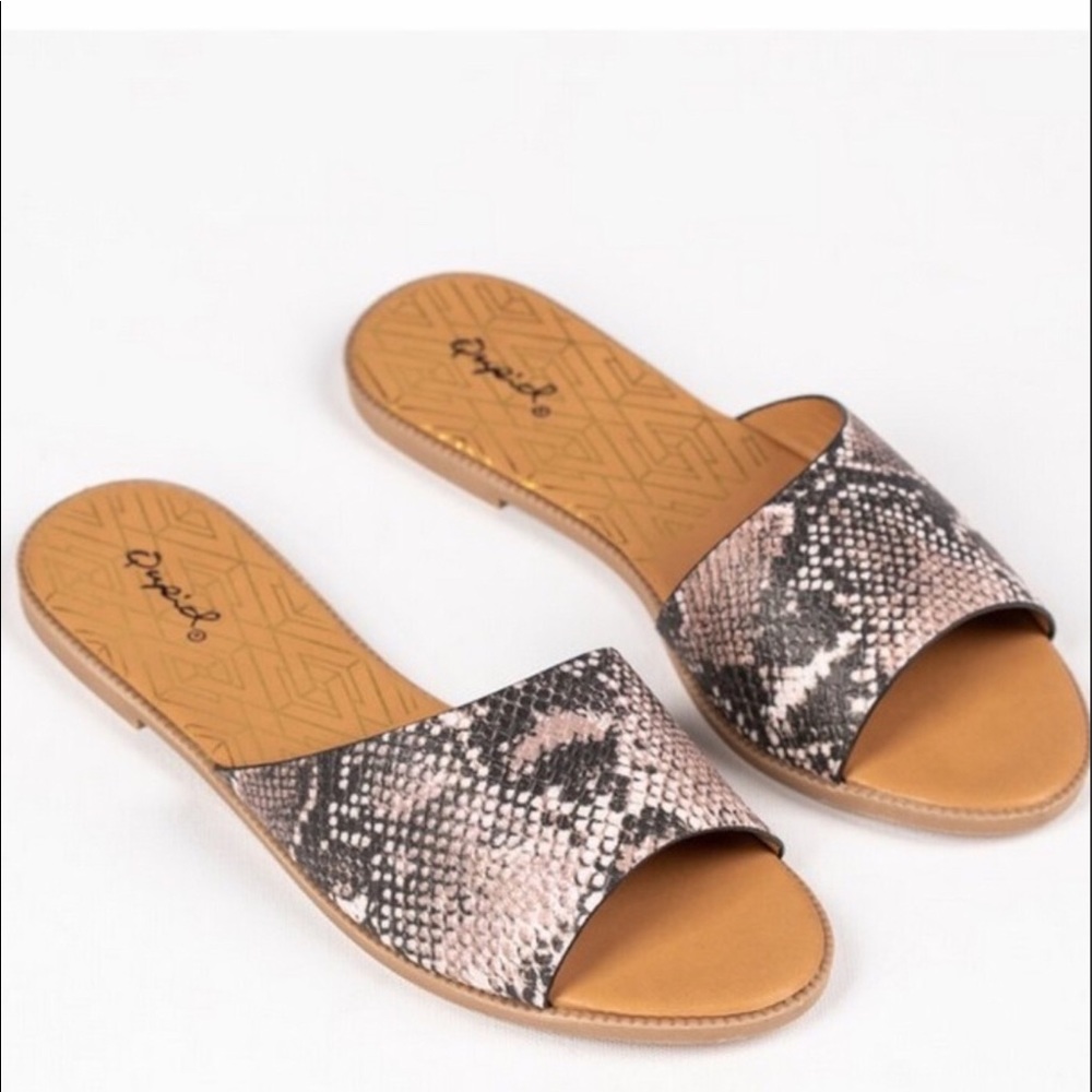 🔥FLASH SALE🔥⭐️💕Snakeskin One Band Flats!